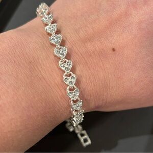 Pretty heart crystal link bracelet 7”